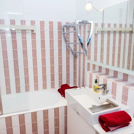 Grand Studio Sur Jardin Interieur 6 Апартаменты *