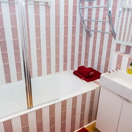 Апартаменты Grand Studio Sur Jardin Interieur 6