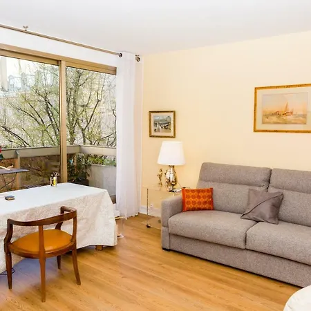 Grand Studio Sur Jardin Interieur 6 *