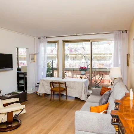 Grand Studio Sur Jardin Interieur 6 Апартаменты *